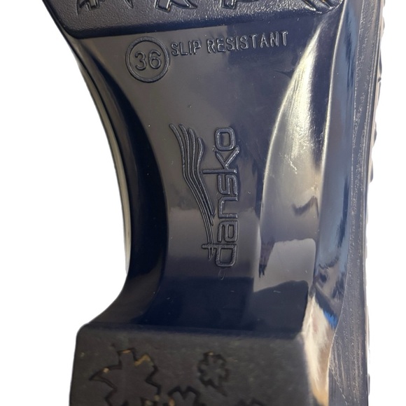 Danek pixie blue floral embossed slip resistant & waterproof clogs - Picture 7 of 7